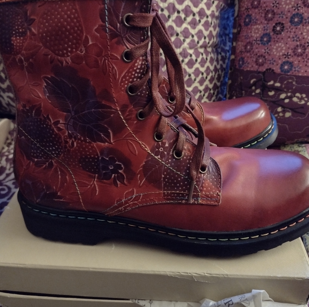 L'artiste strawberries boots